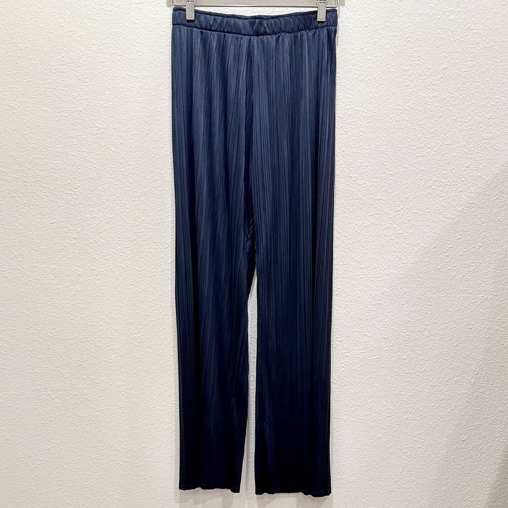 Pre-loved! NANETTE LEPORE Navy Pleated Wide Leg Pants!